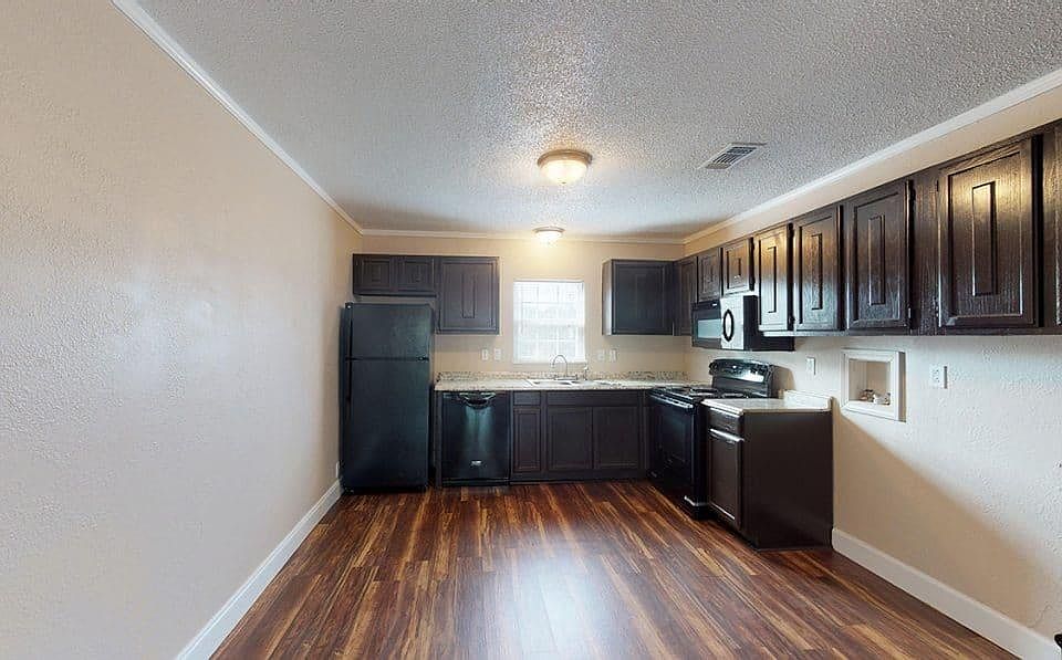 1st image of 105 Michael Dr #105