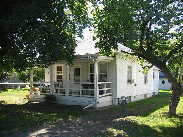 1st image of 1114 Otter Creek St