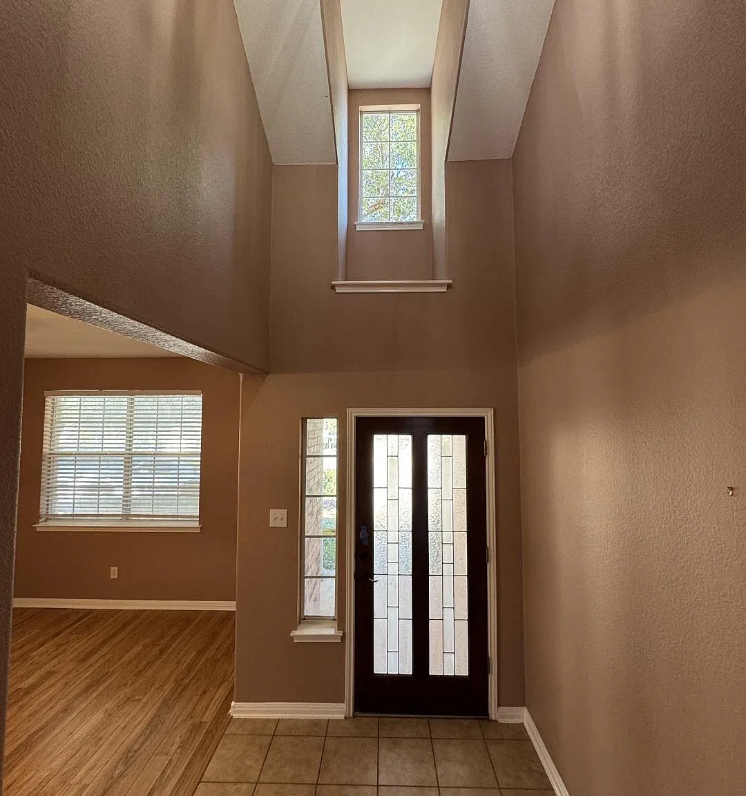 4 bed, 3.0 bath, 2456 sqft, $2,700 — Photo 3