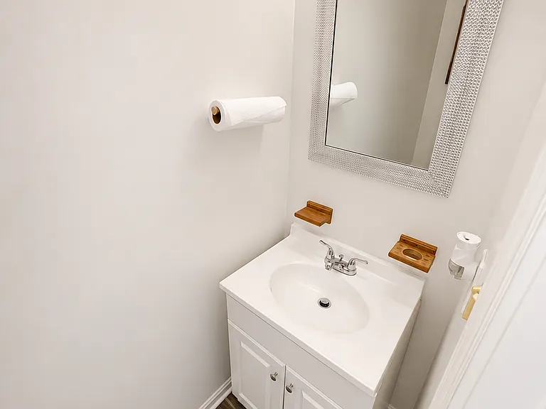 8719 E Grv — Photo 9