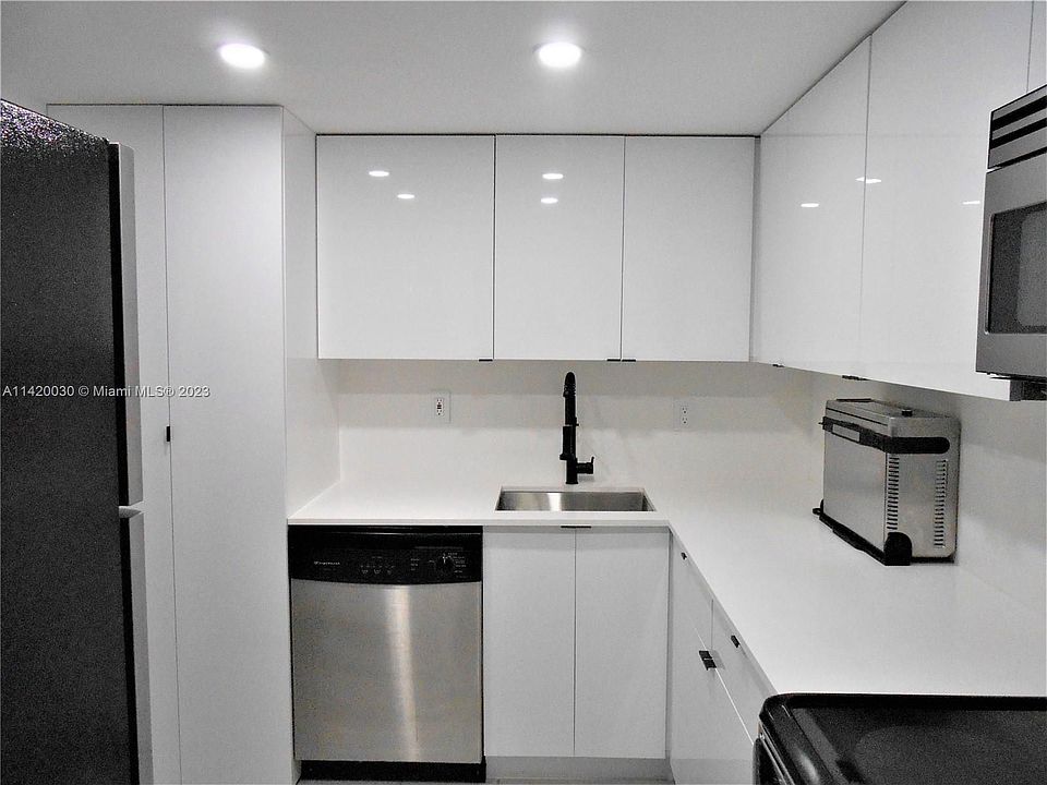 1st image of 805 SW 30th St APT A