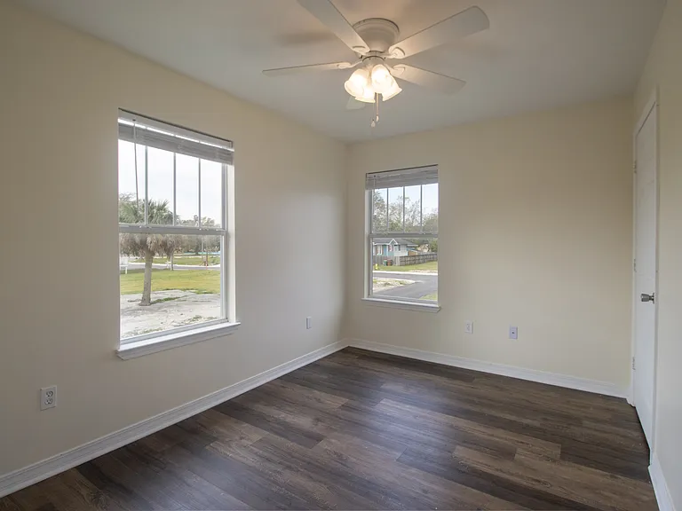 420 Richmond Dr — Photo 14
