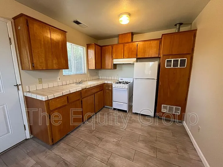 62 N Villa St #10 — Photo 4