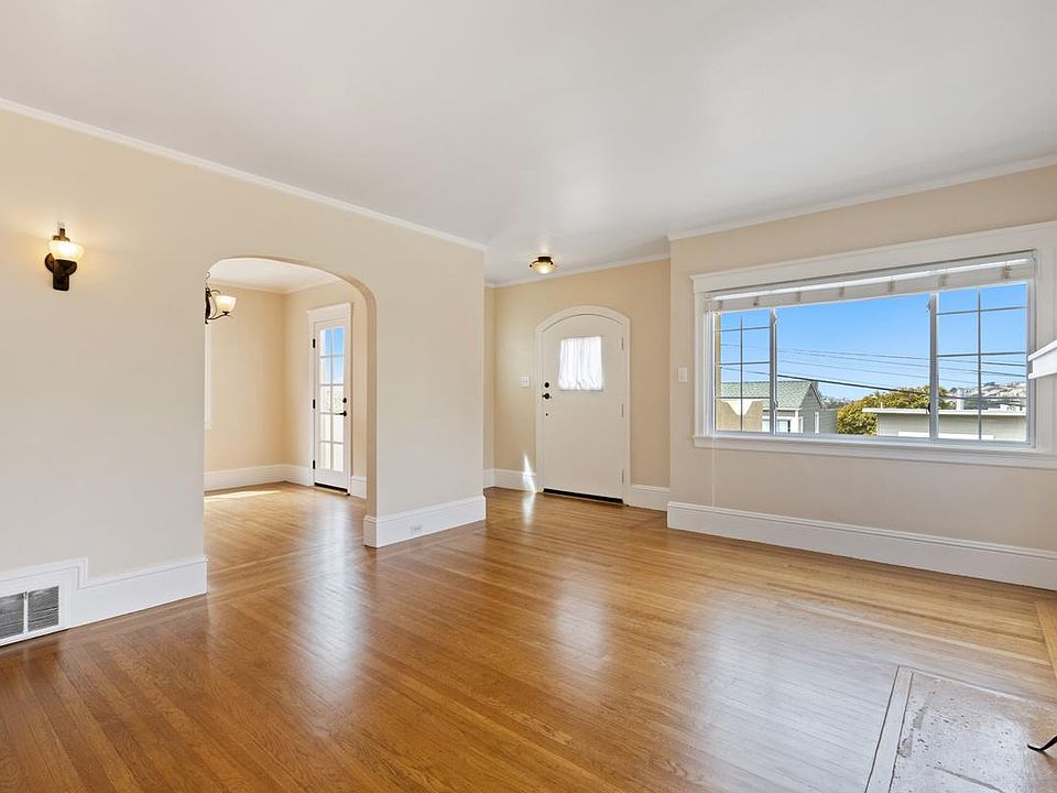 1st image of 31 Canyon Dr
