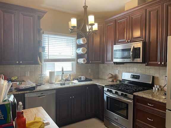 3rd image of 148 Hamden Ave Floor 1