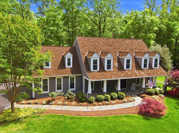 7211 Laketree Dr, Fairfax Station, VA 22039