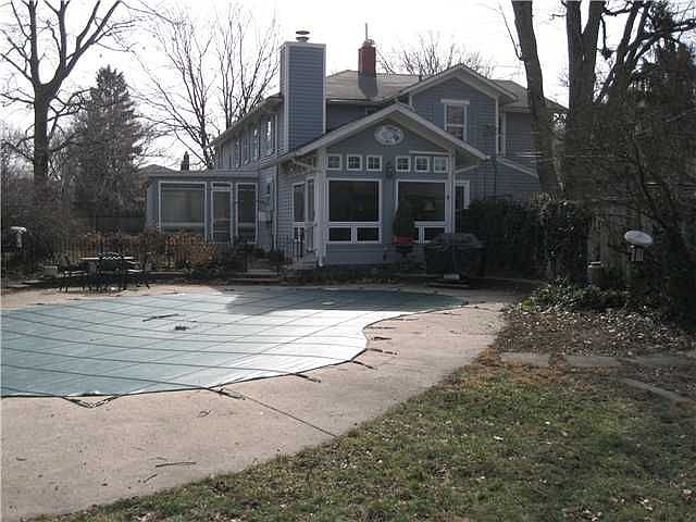 1st image of 425 E 2nd St
