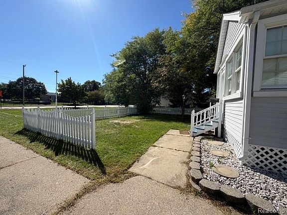 2nd image of 18615 Martin Rd