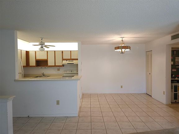 4th image of 10905 Clairmont Circle #10905