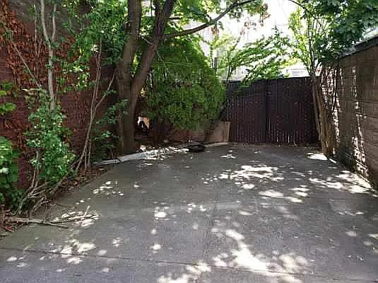3rd image of 1944 E 19th St