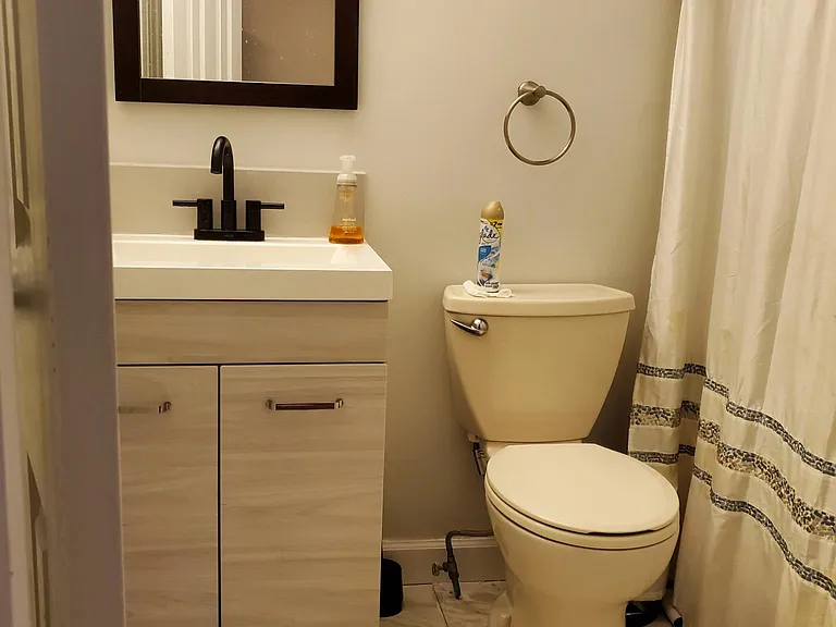 3rd full bath room(down stairs)
