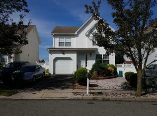 56 Scarlet Dr, Parlin, NJ 08859