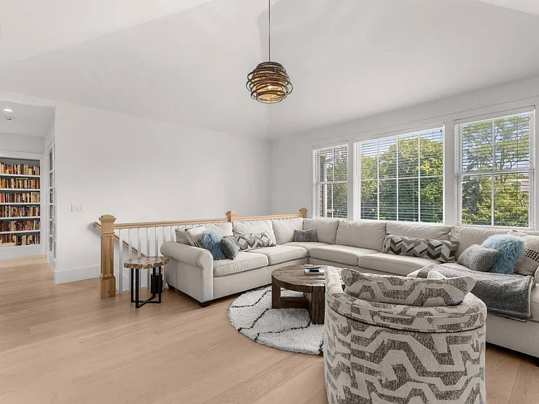 73 Beach Ln — Photo 18