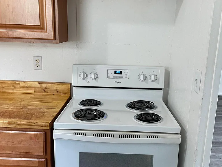 37 Mason Ave N — Photo 16