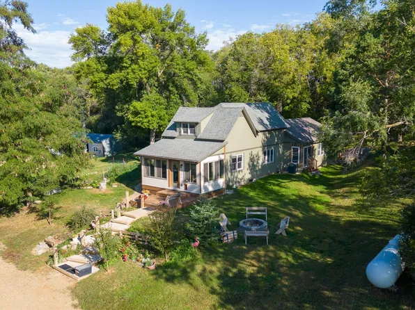 48247 306th St, Hawarden, IA 51023