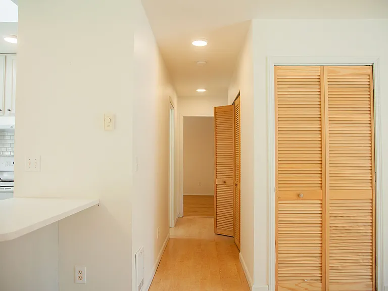 6530 NE Center St — Photo 5