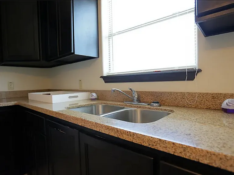 Merida Vista Apartments in Laredo, TX - Kitchen Sink Area
