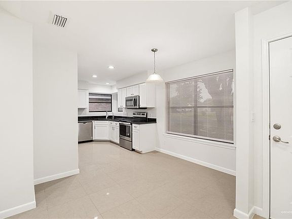 4th image of 4102 Camellia Ct