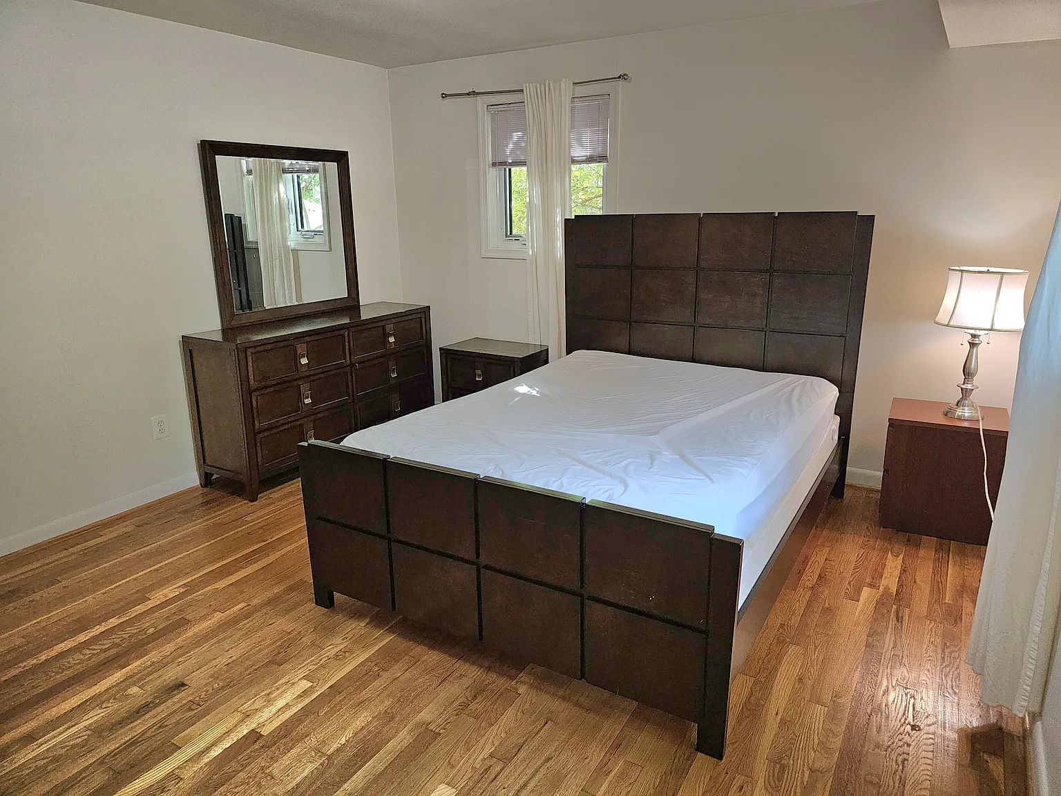 10509 Montrose Ave — Photo 1