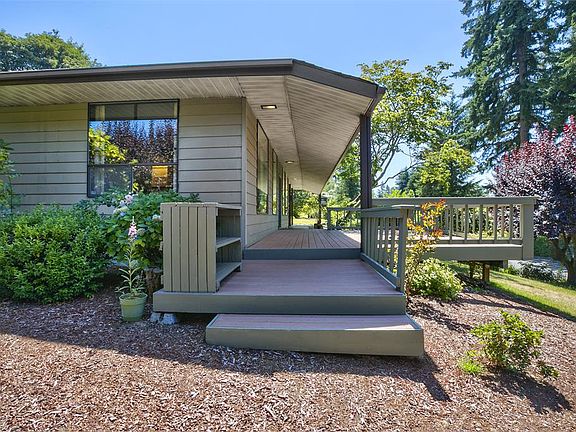 2nd image of 6990 Bentley Cir NE