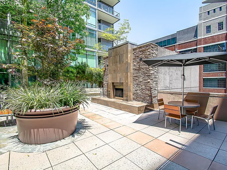 1100 S Hope St — Photo 47