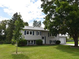 32 Hillcrest Rd, Rutland, VT 05701