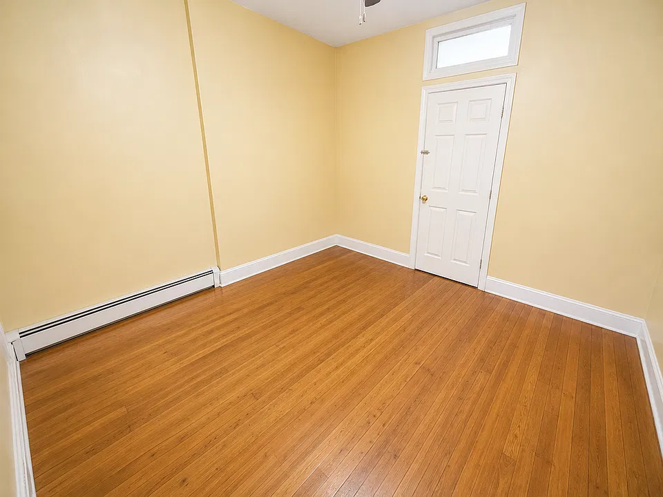 Bedroom 2 - side