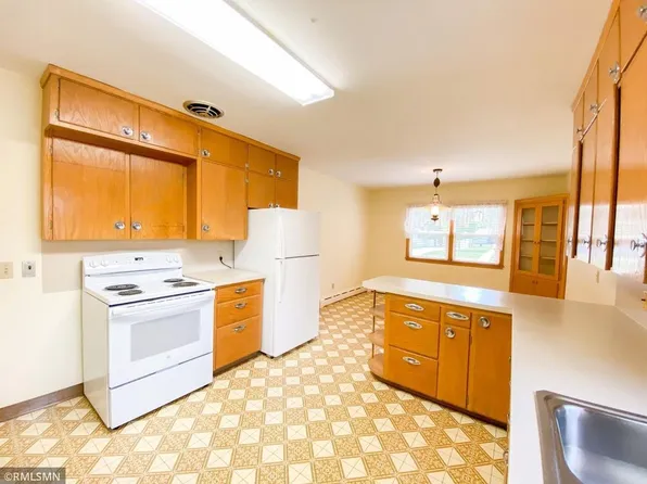 20 1st St NE, Fairfax, MN 55332