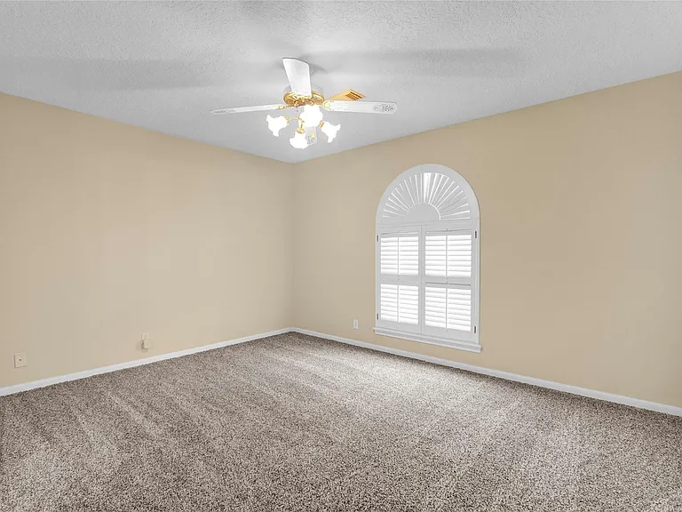 611 N Hickory St — Photo 18