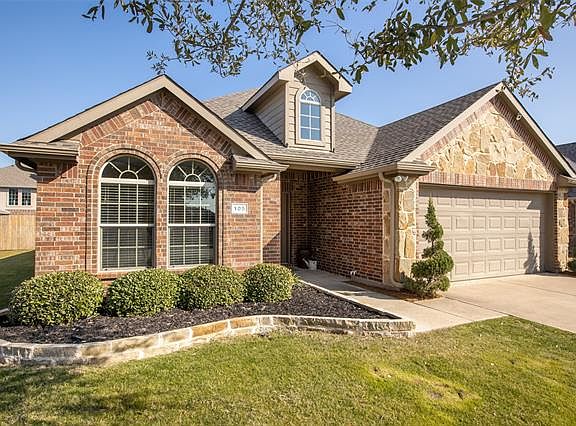 4th image of 105 Lacy Oak Ln