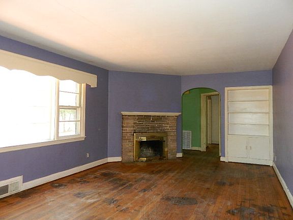 4th image of 2724 Lakewood Dr