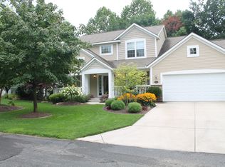 5545 N Meadowgrove Ct SE, Kentwood, MI 49512