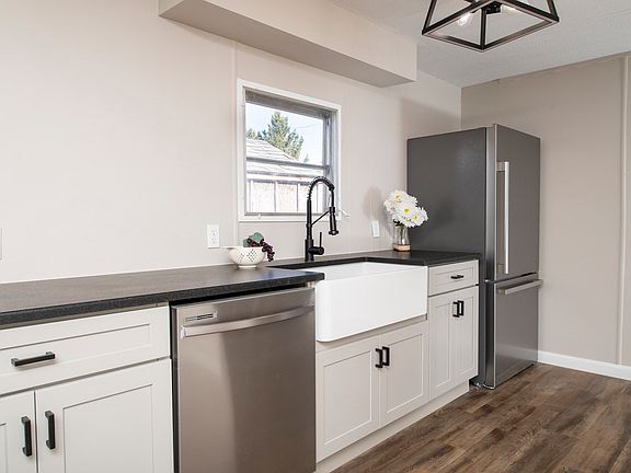 5th image of 147 Lothrop St