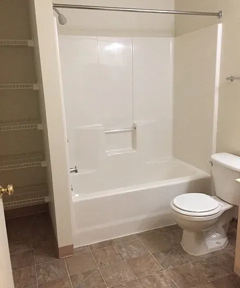 Rosewood Park Apartments — Photo 5