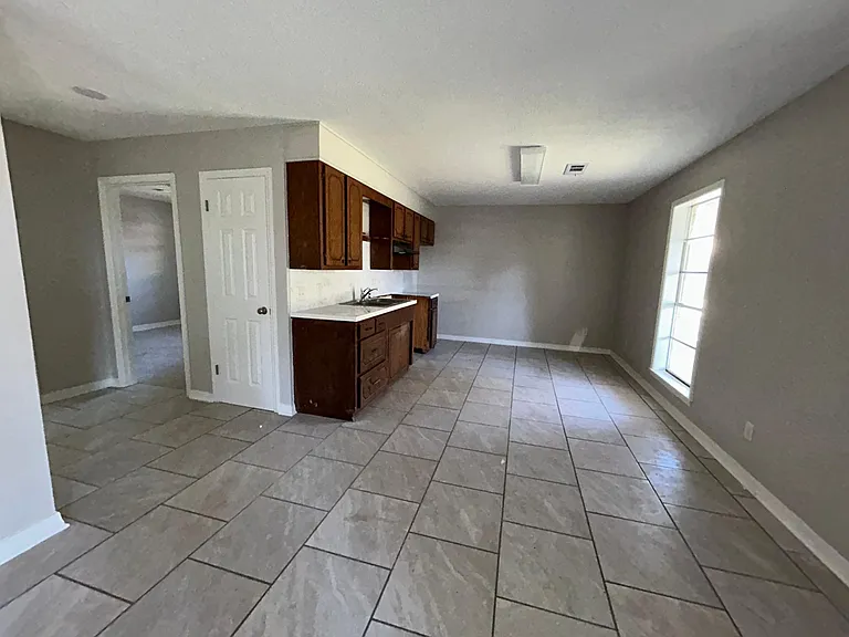 10663 Shelton Rd — Photo 2