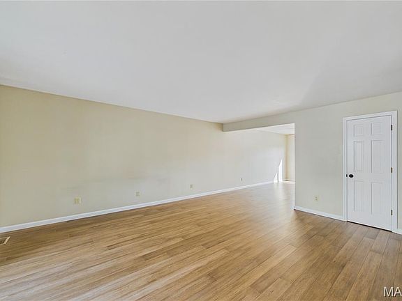 5th image of 3405 Sherman Park Dr Unit 4C