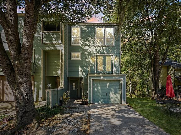 5th image of 102 Villa Way