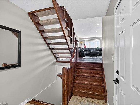 4th image of 40 Fairhaven Dr