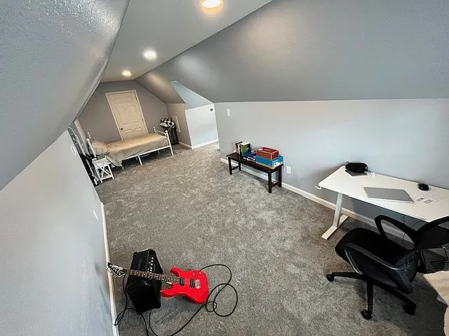 3 bed, 2100 sqft, $950 — Photo 1