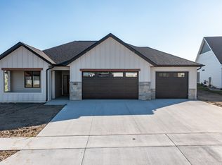 402 Flint Dr, Bismarck, ND 58503