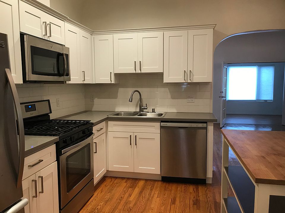 Spacious fully equipped and remodeled gourmet kitchen