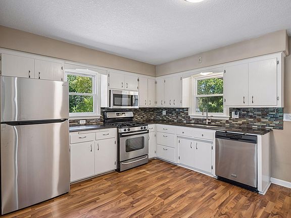 5th image of 1104 3rd Ave NE