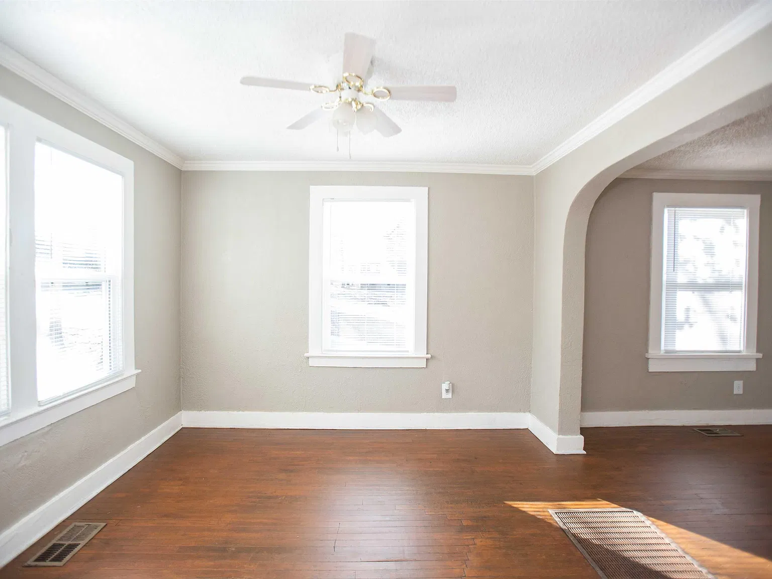 2 bed, 1.0 bath, 748 sqft, $895 — Photo 3