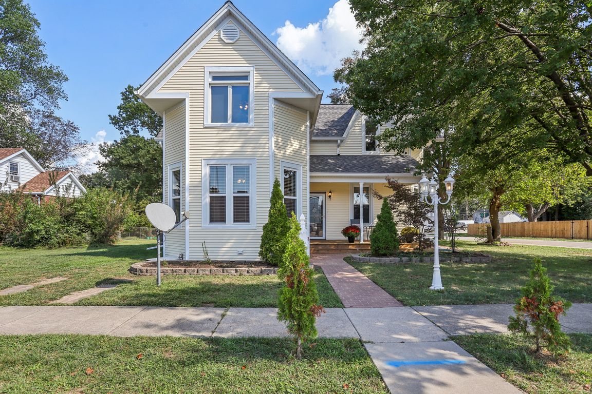 N Vine St-S0410-001.jpg