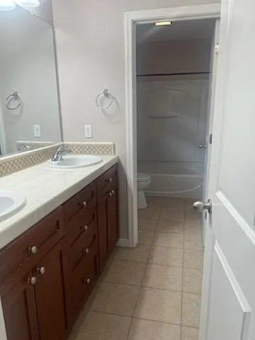 409 Hetherington Cir — Photo 5
