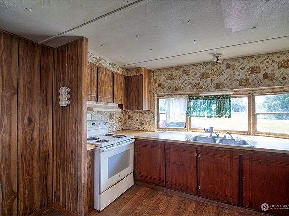 3rd image of 2306 Beacon Avenue E #4