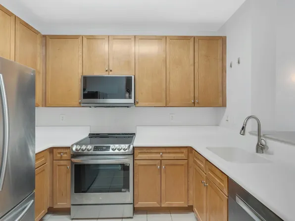 24 Avenue At Port Imperial image 3 of 28