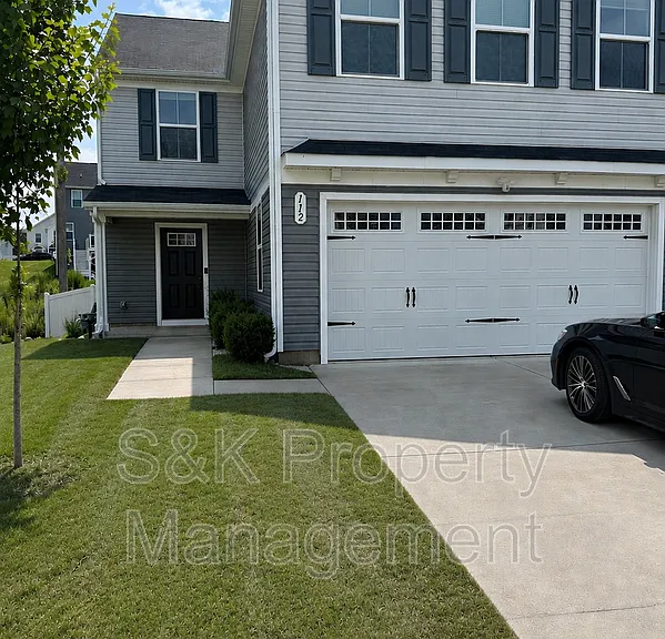 112 Overstreet Ct — Photo 1