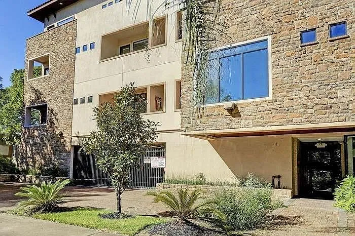 1 bed, 1.5 bath, 1179 sqft, $2,300 — Photo 1