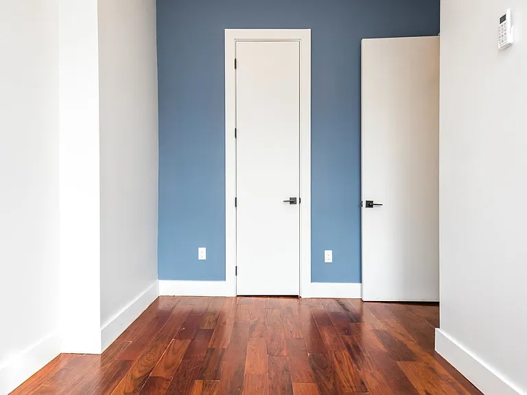 1863 Putnam Ave #2R — Photo 2